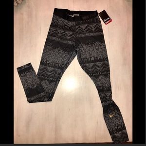 NWT NIKE WOMENS PRO- HYPERWARM TIGHTS SMALL !!!